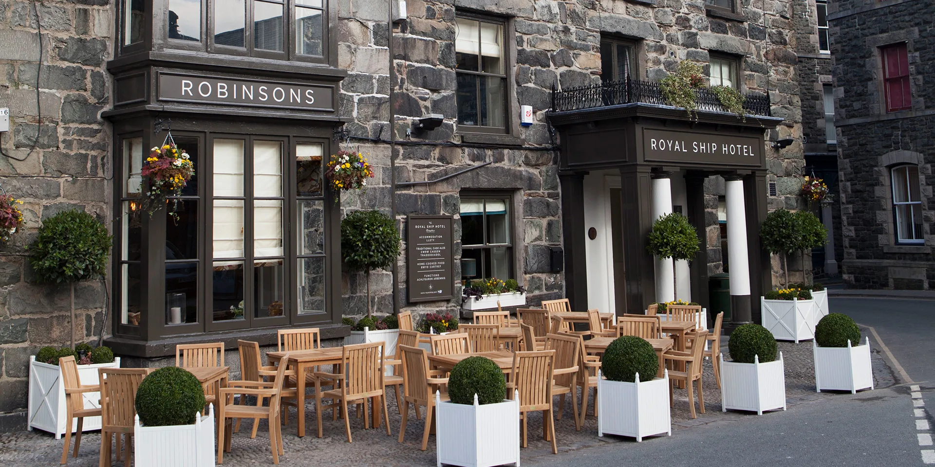 The Royal Ship in Dolgellau close to the Snowdonia National Park and Barmouth